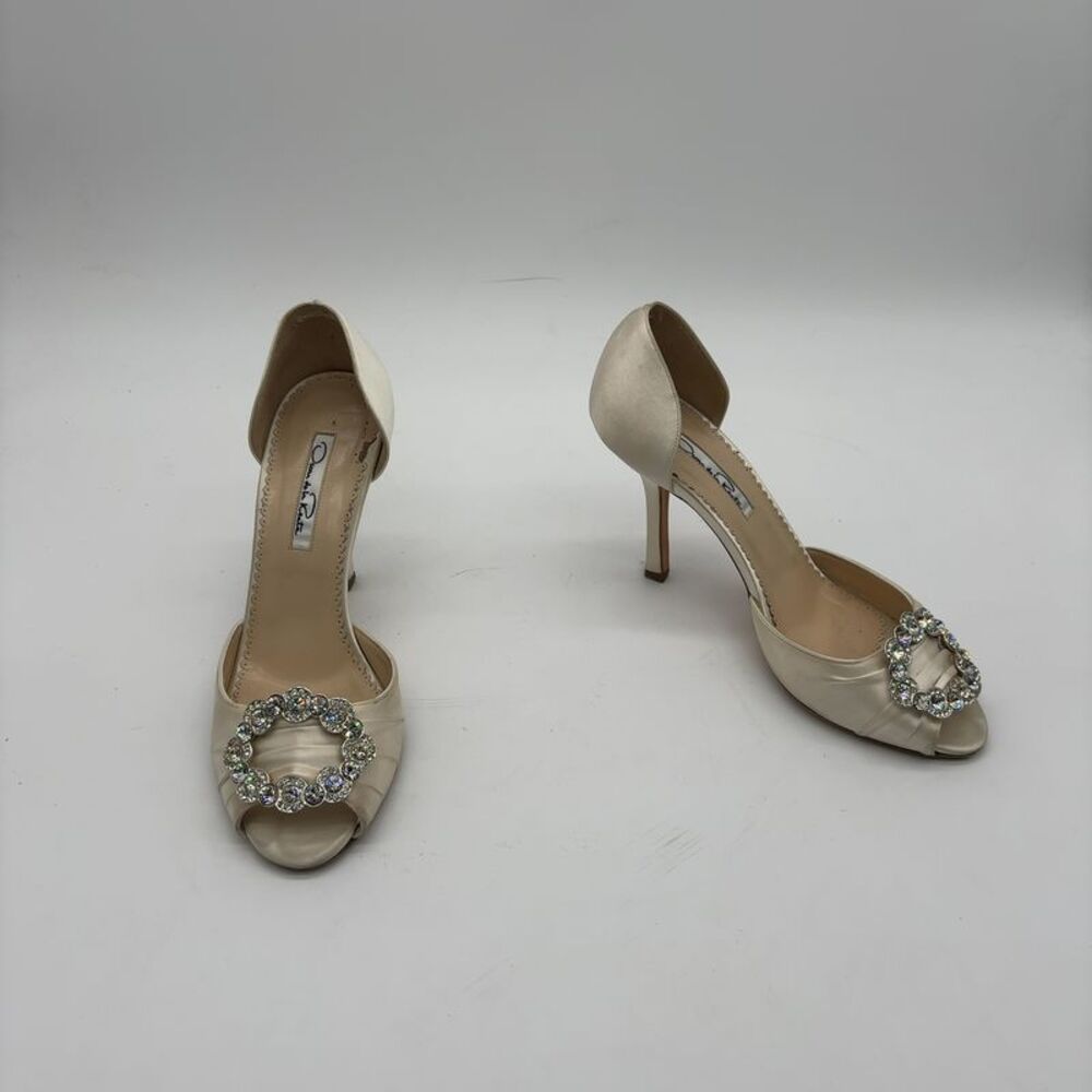 Oscar de la Renta Cream Heels with Crystal Embellishment